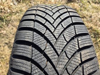 2ks zánovních zimních pneu Semperit Speed-Grip 5 215/55/17 - 2