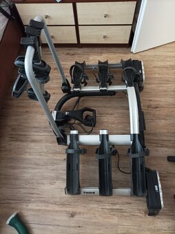 Nový stojan na tři kola na auto - 2