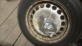 celá kola 215/65 R16 (pneu + plechové disky + krytky šroubů) - 2