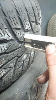 Nokian 195/65 R15 zimni - 2