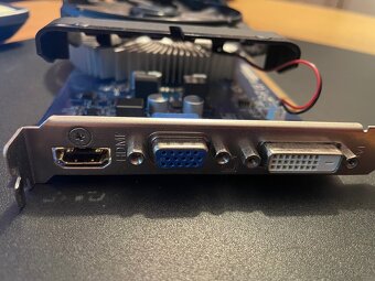 Gigabite grafická karta - 2