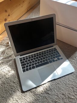 MacBook Air 13" Intel Core i5 (2015) 4GB 128GB stříbrný - 2