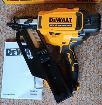 DeWALT DCN930N tesařská hřebíkovačka - 2