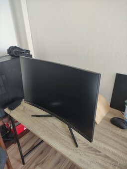 Prohnutý herní monitor 27" MSI Optix G27C4 - 2