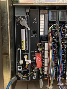 Programovací kontroler PLC-5/20 Allen Bradley  v racku - 2