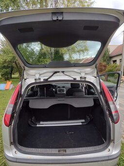 Ford Focus 1.6 benzín kombi - 2