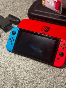 Nintendo switch + příslušenství - 2