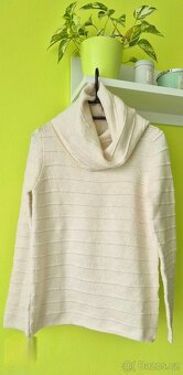 Elegantní dámský svetřík se zlatými nitkami - 2