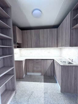 Pronájem prostorného bytu 2kk v RD, 63m2, s vlastním parková - 2