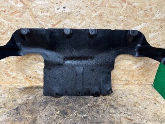 SPODNÍ KRYT MOTORU VW TOUAREG 7P - 2