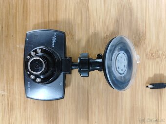 Palubní kamera do auta FullHD + 16 GB pamětová karta - 2