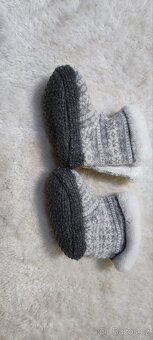 Zimní capáčky sněhulky, suchý zip velikost 3-6 měsíců - 2