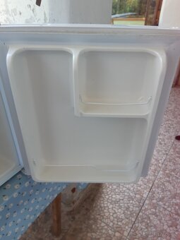 Mini lednička s mini mrazáčkem - 2