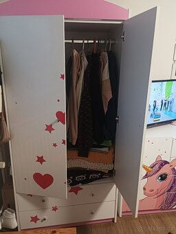 Šatní skříň - 2