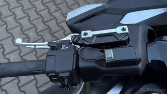 Honda Forza 750 šedá s výbavou r.v. 2023 - 2