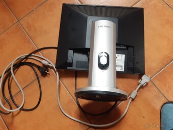 LCD monitor Samsung SyncMaster 940B - 2