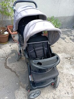 Kočárek pro dvojčata - 2