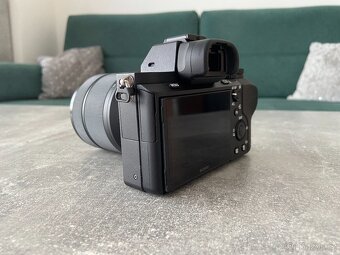 Sony Alpha A7 II + objektiv FE 28–70mm f/3.5–5.6 OSS – TOP - 2