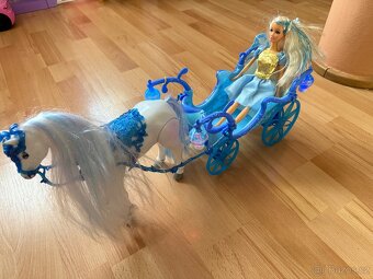 Kůň s kočárem styl Frozen - 2