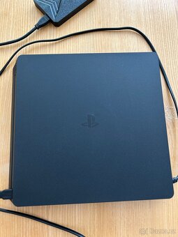 Playstation 4 slim 500gb + hard disk 2Tb + hry v konzoli - 2