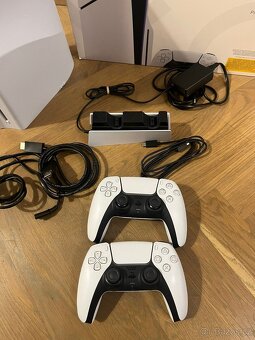 Sony Playstation 5 + dva ovladače + dock + záruka - 2