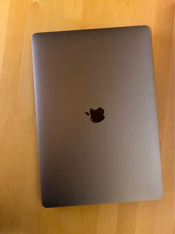 Apple MacBook Pro 15 s touch bar - 2