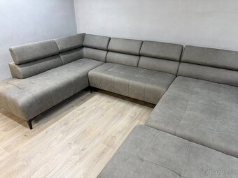 Sedací souprava s taburetem. - 2