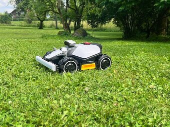 Robotická sekačka Mammotion LUBA mini AWD 1500 - 2