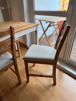 Stůl jídelní dřevěný a 4 židle - 2