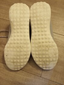 Dívčí sportovní boty vel. 35 - 2