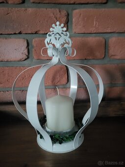 SVÍCEN KORUNA KRÁLOVSKÁ - KOVOVÝ BÍLÝ STYLOVÝ - 2