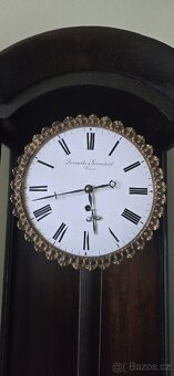 JEDNOZÁVAŽOVÉ STAROŽITNÉ HODINY,PLNÝ ČÍSELNÍK,SIGNACE - 2