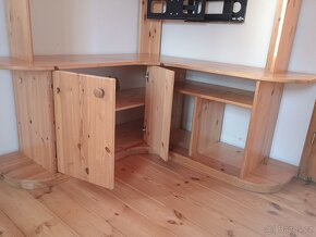 Regán rohový dělaný na míru od stolaře - 2