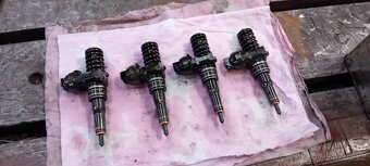 Trysky Bosch 038130073AG - 2