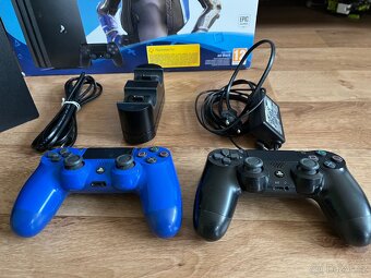 PlayStation 4 Pro + 2x ovladač + dokovací stanice - 2