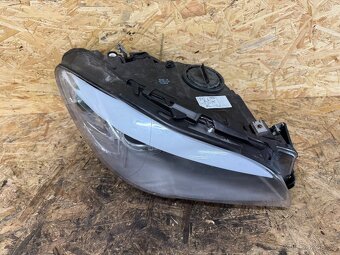 PRAVÝ PŘEDNÍ SVĚTLOMET BMW F10/F11 HALOGEN - 2