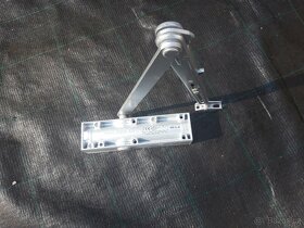Zavírače dveří s aretací ASSA ABLOY - 2