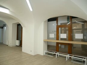 Pronájem obchodního prostoru 127m2 v centru města - 2
