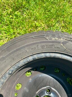 Prodám zimní set BARUM 185/60 R15 - 2