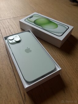 Apple iPhone 15 256GB zelený - 2