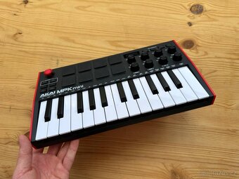 AKAI MPK Mini MK3 – téměř nový, použitý jen 2× - 2