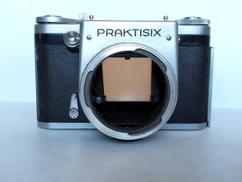 Německý fotoaparát Praktisix s cívkou na film - 2