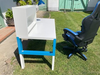 Psací stůl IKEA PÅHL s nástavcem, lampou a herní židlí - 2