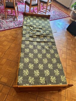 Dřevěná postel - 2