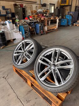 Original AUDI RS R19 - 2