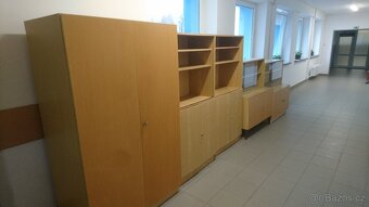 Prosklená skříň, policová skříň, šatní skříň, pracovní stůl - 2