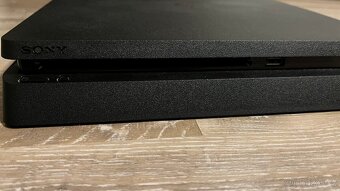 ⭐ PlayStation 4 Slim 500 GB + 2 ovladače | TOP stav | - 2