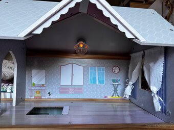 Domeček pro panenky s vybavením - 2