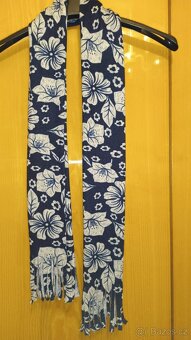 šaty z pleteniny se šálkou - 2