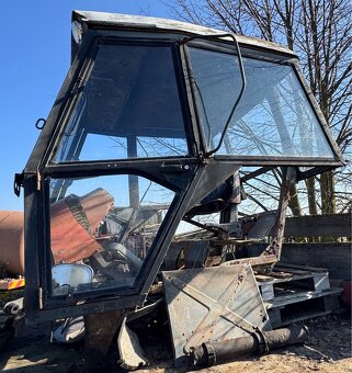 Kabina Zetor 7045 po dílech - 2